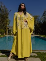 Caftan Bicolore en Crêpe et Tlija avec Détails Floraux Métalliques  – Image 2