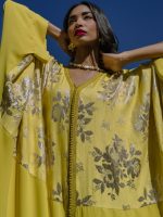 Caftan Bicolore en Crêpe et Tlija avec Détails Floraux Métalliques  – Image 3