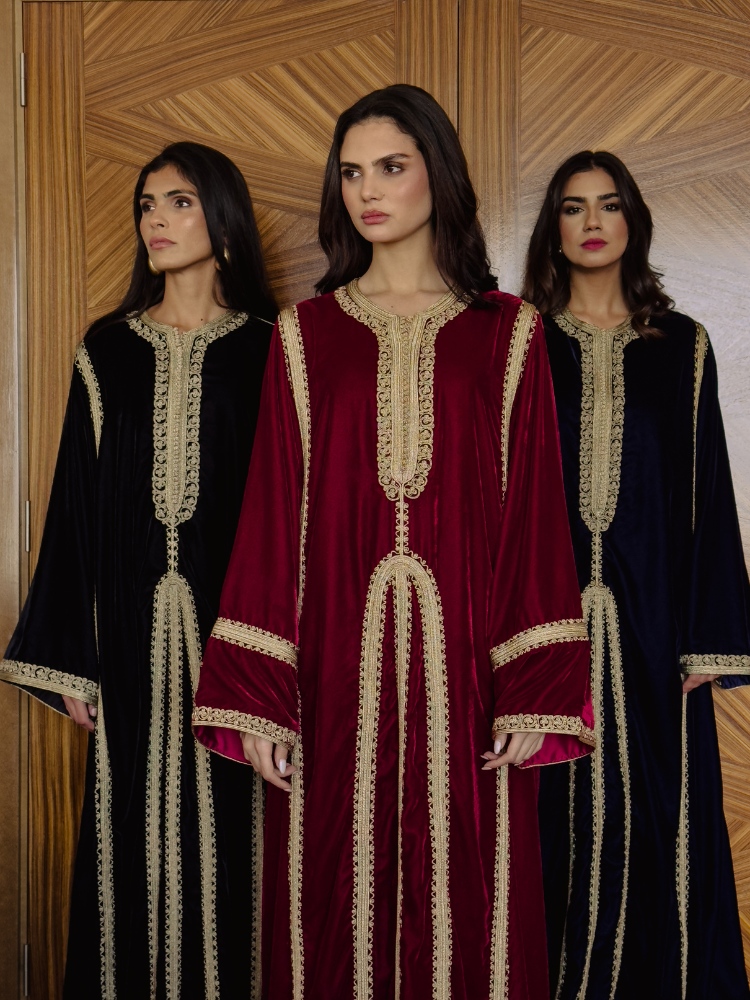 Royal Velvet Caftan with Handcrafted Moroccan AaKad Kaftan Royal en Velours avec AaKad Marocain Fait Main – Image 1