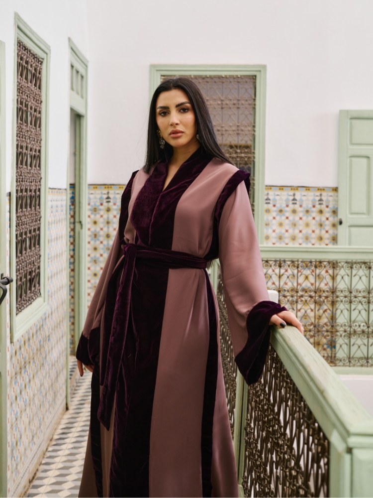Two-Tone Casual Caftan Dress with Velvet Trim (3) Robe Kaftan Décontractée Bicolore avec Bordure en Velours – Image 1